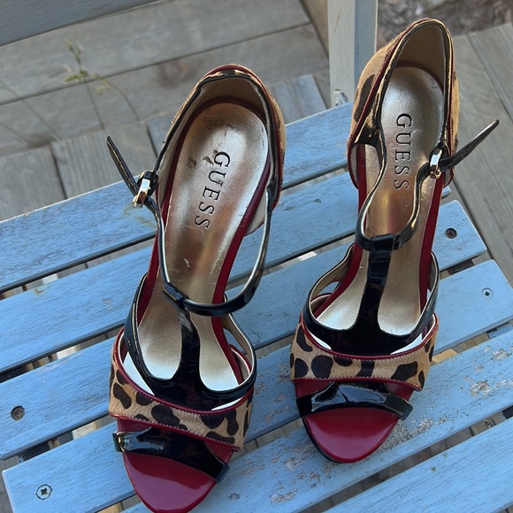 Guess stiletto platform 5” heels. Faux leopard hair and patent leather size 7.5! - Picture 4 of 8